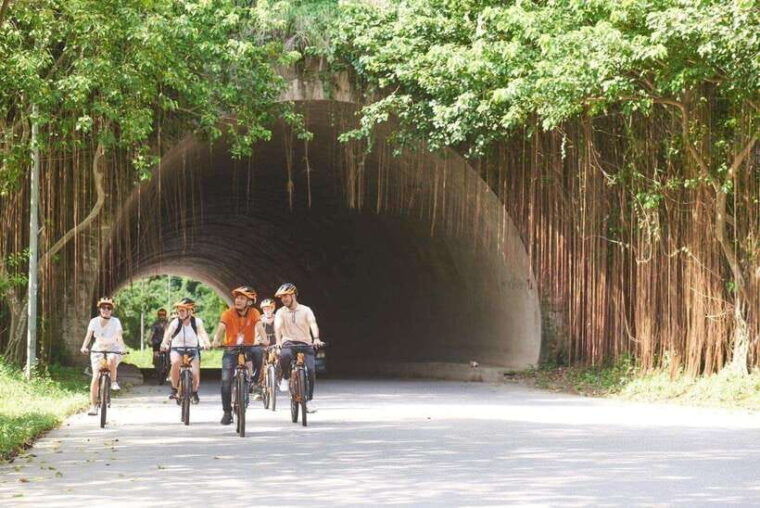 from-hanoihoa-lu-trang-an-mua-cave1-day-trip-by-limousine
