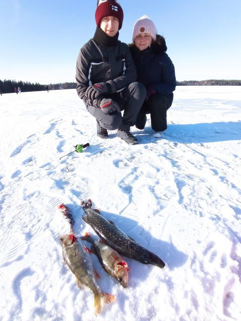 from-helsinki-bodom-lake-ice-fishing-with-food-drinks