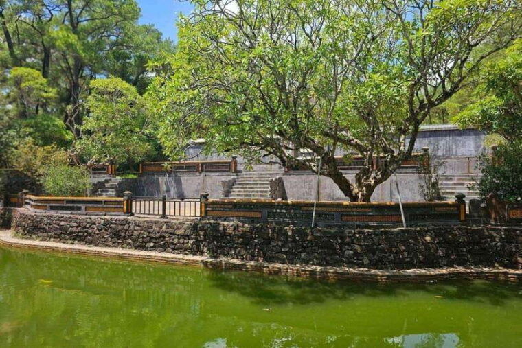 from-hue-explore-thuy-bieu-village-cycle-cook-relax