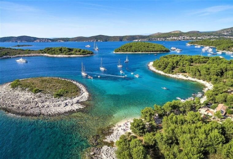 from-hvar-private-tour-to-the-red-rocks-pakleni-islands