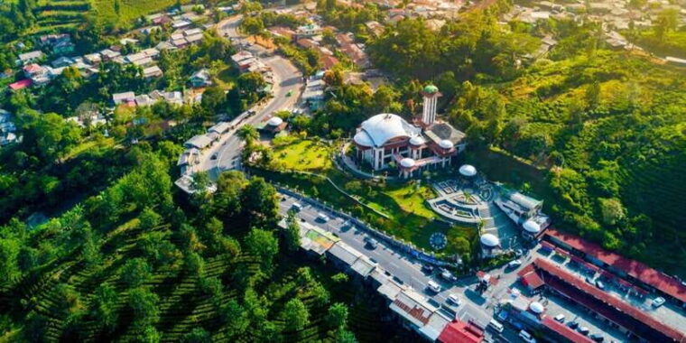 from-jakarta-safari-park-tea-plantation-jaksa-waterfall