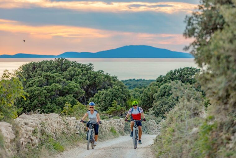 from-novalja-kolanjsko-blato-kolan-and-mandre-bike-tour