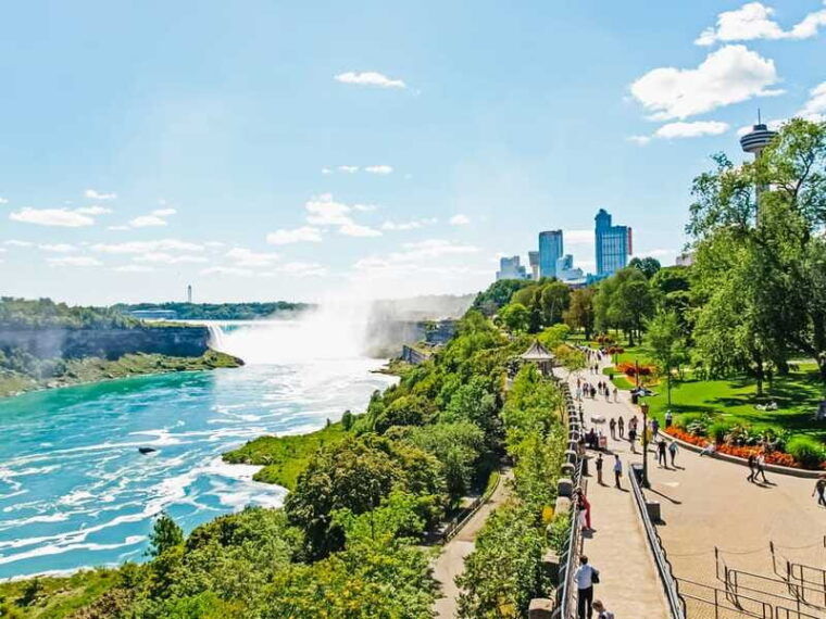 from-toronto-customizable-guided-day-trip-to-niagara-falls