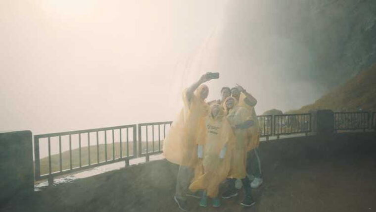 from-toronto-early-bird-niagara-falls-small-group-day-trip