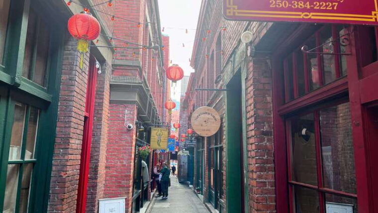 from-vancouver-victoria-highlights-car-tour