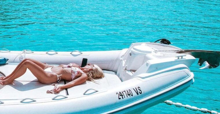 from-vis-speed-boat-tour-along-south-shore-of-vis