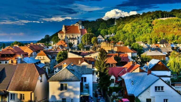from-warsaw-kazimierz-dolny-art-town-full-day-private-tour