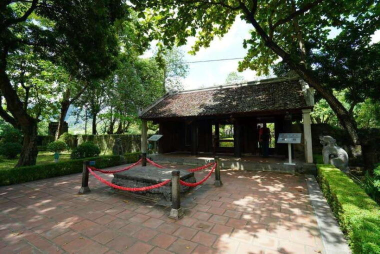 full-day-hoa-lu-tam-coc-mua-cave-buffet-tour-guide-bus