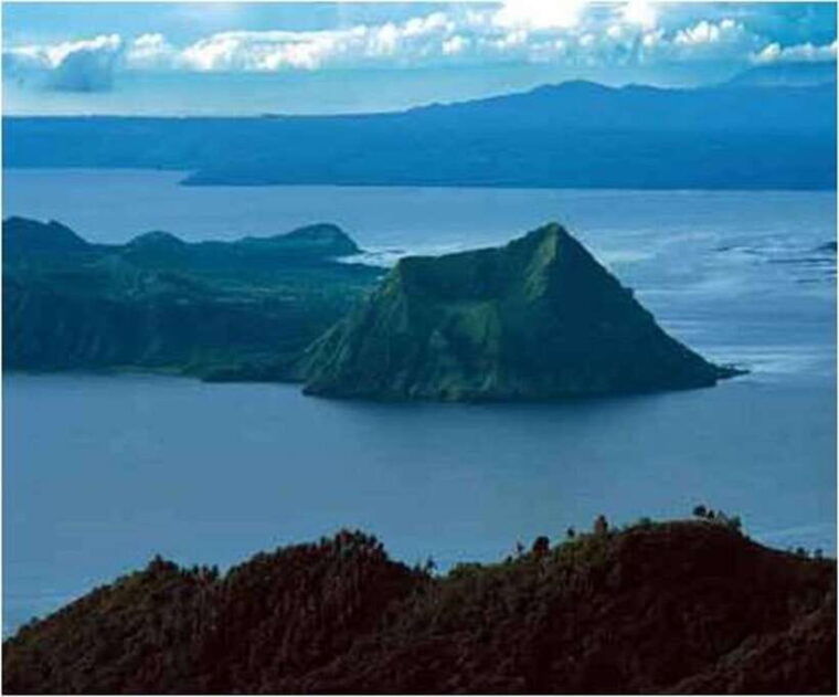 full-day-manila-city-tagaytay-taal-volcano-and-lake-tour