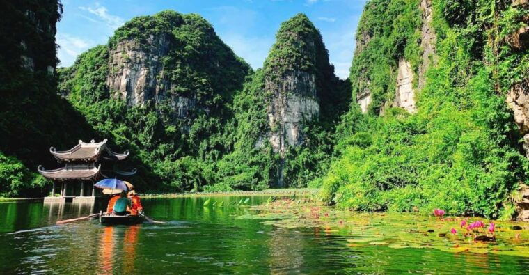 full-day-trip-from-ha-noi-to-hoa-lu-trang-an-biking