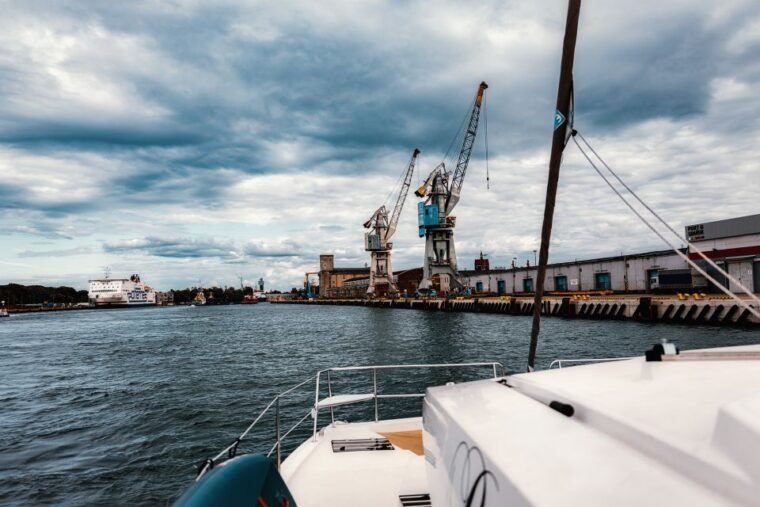 gdansk-motlawa-and-port-yacht-cruise-with-welcome-drink