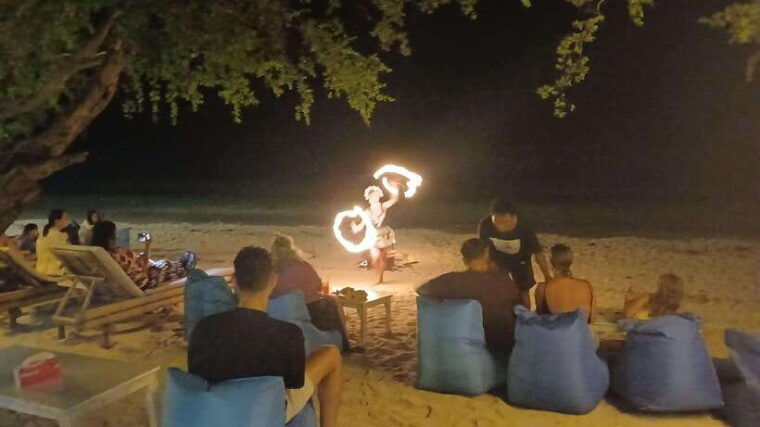 gili-trawangan-experience-the-gili-fireshow-with-cocktail