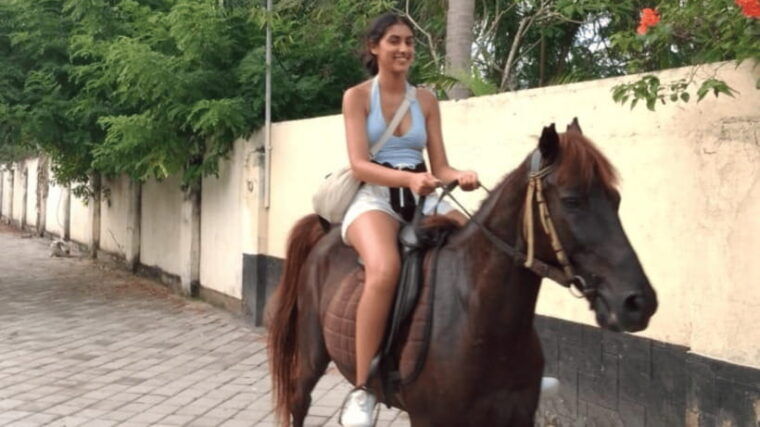 gili-trawangan-horse-riding-on-the-beach