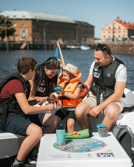 gothenburg-city-center-electric-selfdrive-boat-tour