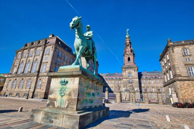 grand-bike-tour-of-copenhagen-old-town-attractions-nature