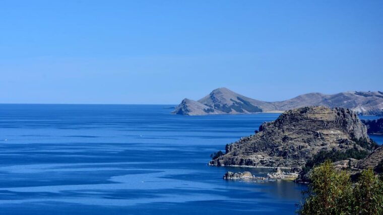 group-excursion-to-lake-titicaca-and-sun-island