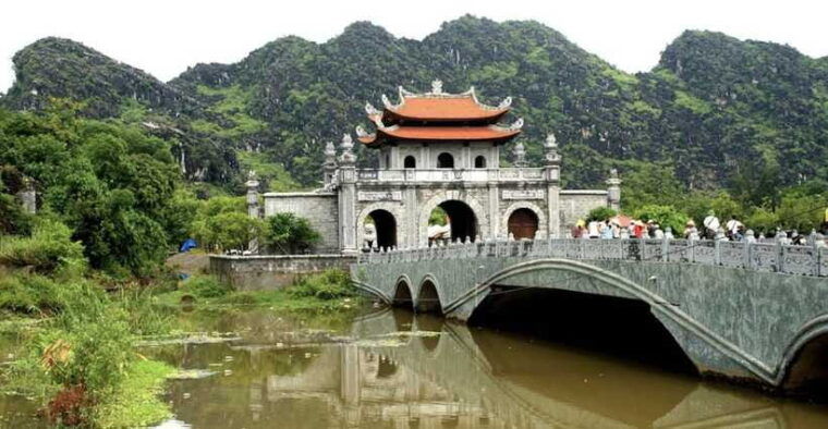 group-tour-hoa-lu-trang-an-tam-coc-mua-cave-from-ha-noi