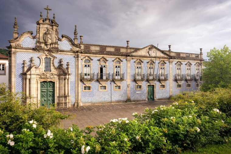 guimaraes-flexible-walking-tour-in-historic-center