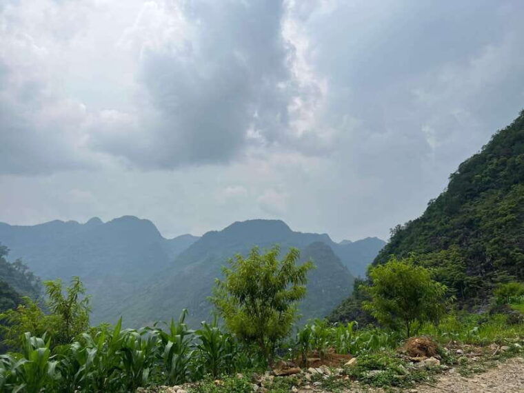 ha-giang-loop-motorbike-adventure-tour-with-easy-rider-4d3n