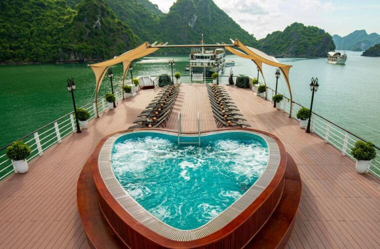 ha-long-3-day-lan-ha-bay-viet-hai-village-5-star-cruises