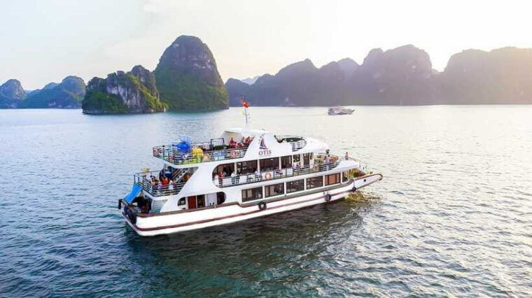 ha-long-bay-1-day-5-star-cruise-buffet-luch-rich-menu
