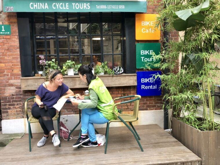 half-day-old-shanghai-small-group-bike-tour-day-night