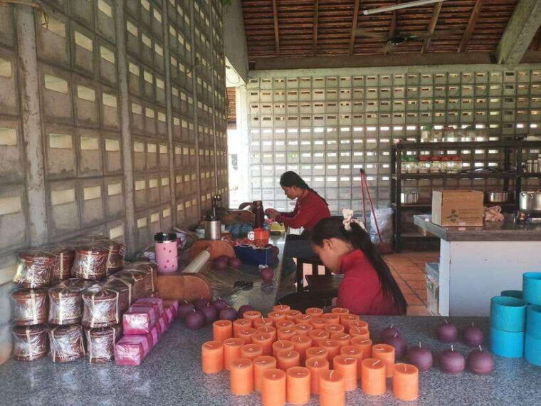 half-day-silk-farm-senteur-angkor-and-satcha-workshop