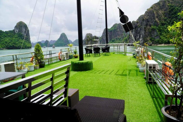 halong-bay-6-hours-deluxe-cruise-trip-lunch-kayaking-swim