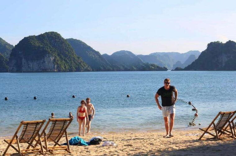 halong-bay-best-day-cruise-island-caves-kayak-transfer