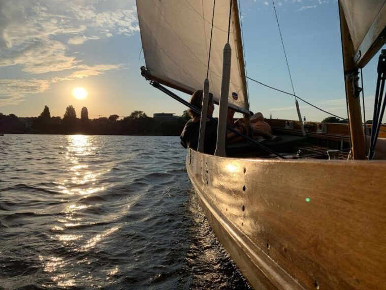 hamburg-alster-river-sailboat-tour-with-sundowner