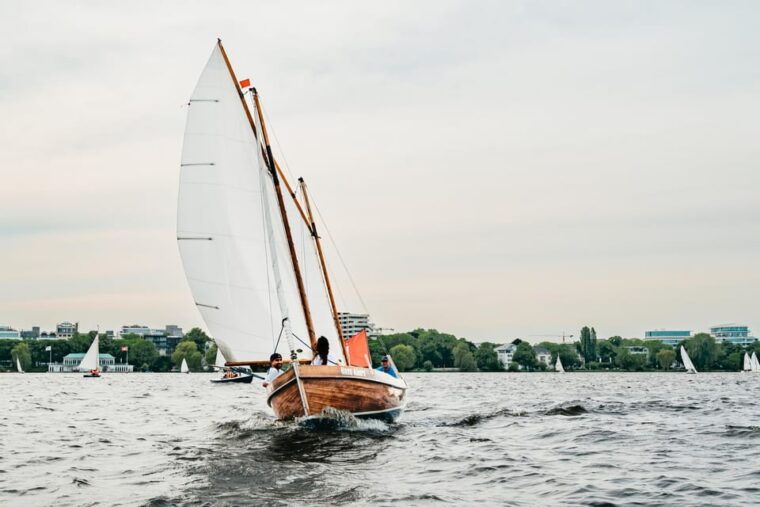 hamburg-alster-river-sailing-tour-on-a-2-masted-sailboat