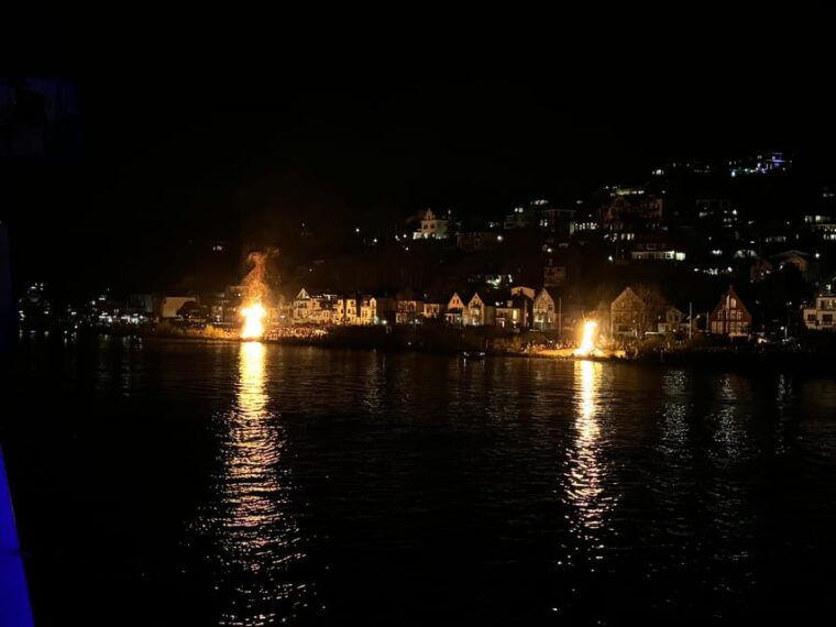 hamburg-easter-bonfire-lights-cruise-passenger-ship