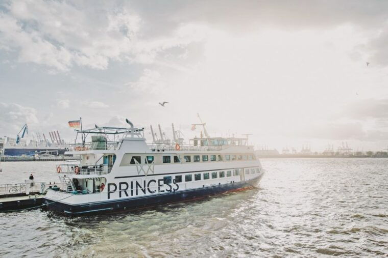hamburg-grand-harbor-tour-with-the-passenger-ship