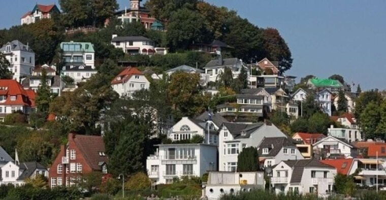 hamburg-tour-of-blankenese-on-the-banks-of-the-elbe