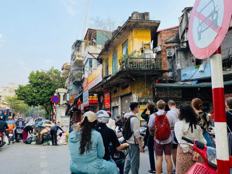 hanoi-cho-gioi-vietnam-war-history-walking-tour