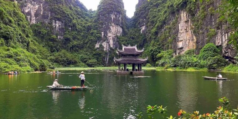 hanoi-guided-full-day-hoa-lu-trang-an-and-mua-cave-tour