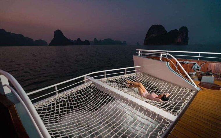 hanoi-ha-long-bay-cruise-5-stars-and-kaykaying