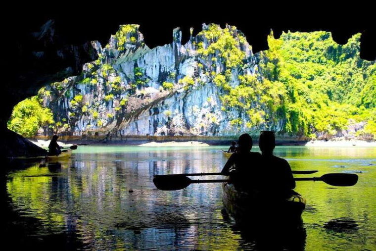 hanoi-halong-lan-ha-bay-cruise-with-limousine-transfer-2
