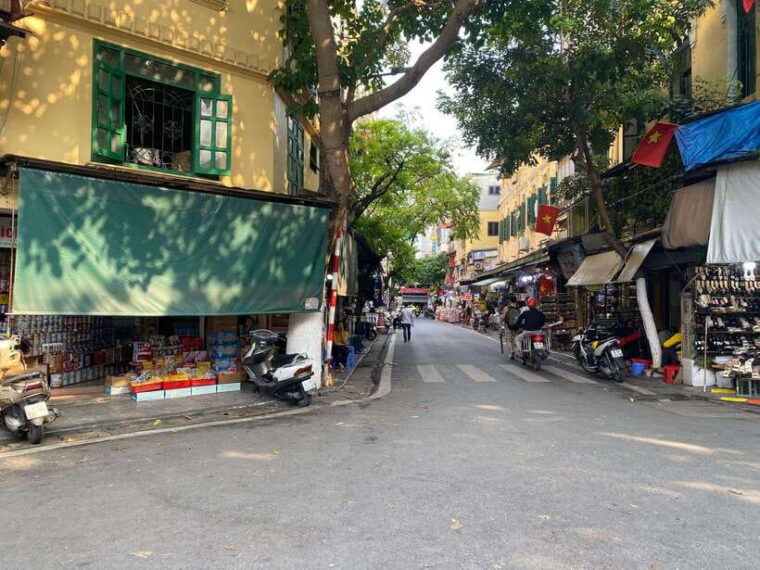 hanoi-old-quarter-cultural-walking-tour-water-puppet-show
