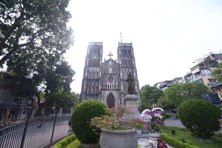 hanoi-private-old-quarter-walking-tour-with-train-street