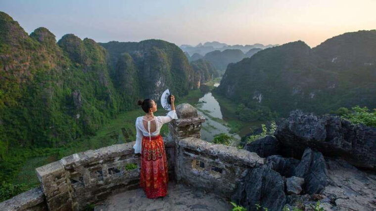 hanoi-to-ninh-binh-private-tour-hoa-lu-trang-an-mua-caves