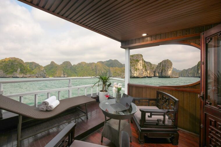 hanoihalong-bay-2-day-on-traditional-wooden-boutique-cruise