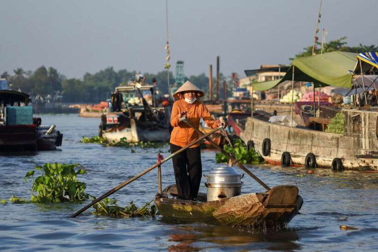 hcm-cu-chi-tunnels-gun-range-mekong-delta-full-day-tour