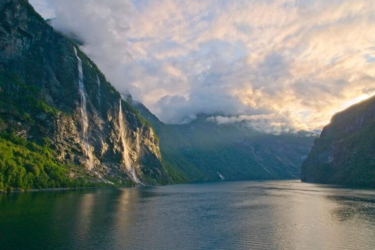 hellesylt-geiranger-sightseeing-one-way-ticket