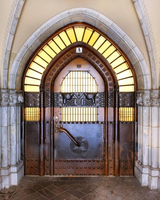 helsinki-architecture-walking-tour-with-expert
