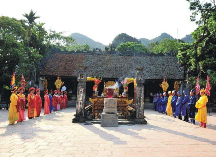 hoa-lu-ancient-capital-mua-cave-tam-coc-boat-trip