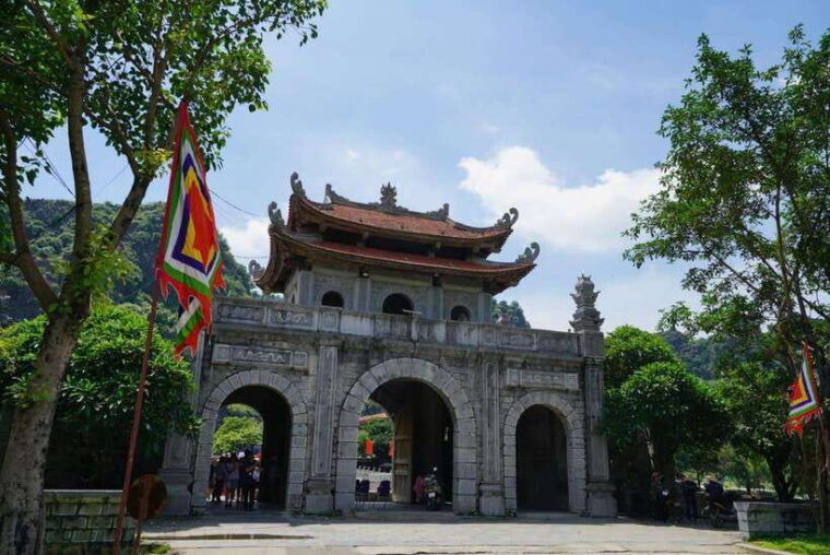 hoa-lu-tam-coc-mua-cave-bich-dong-pagoda-cycling-from-nbinh