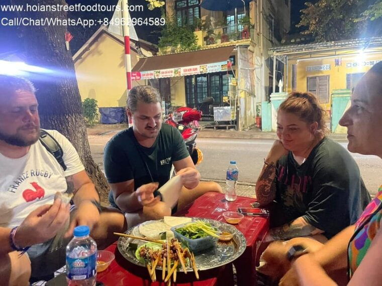 hoi-an-food-tour-with-8-different-street-food-tasting
