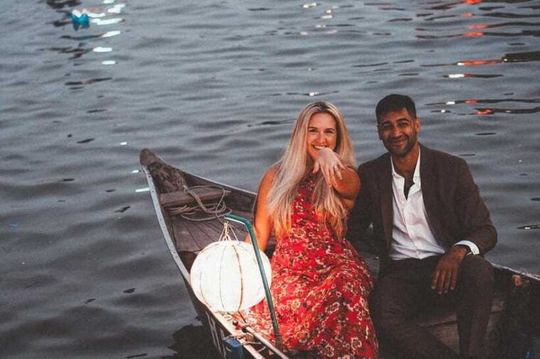 hoi-an-sunset-boat-proposal-couple-photoshoot-tour
