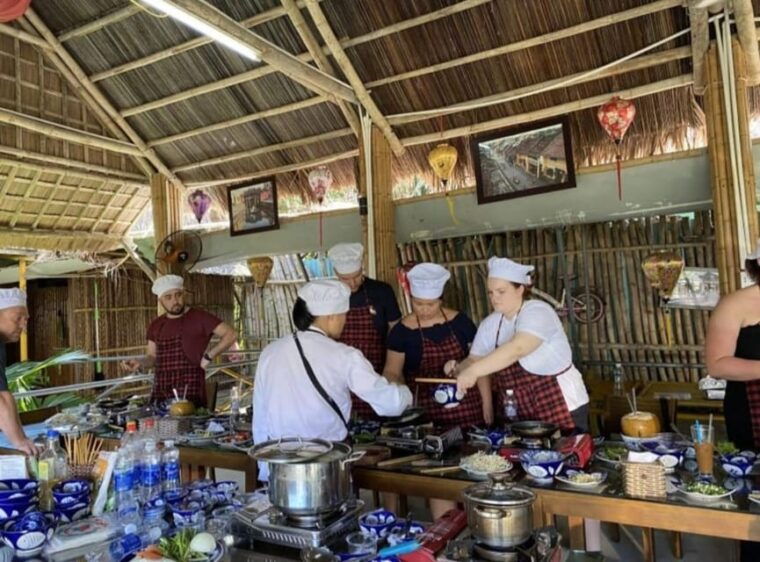 hoi-an-vegan-cooking-class-market-coconut-basket-boat
